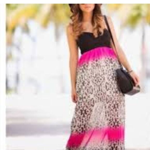 Three Pink Hearts Maxi Dress - Picture 1 of 13